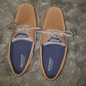 Boys Sperry size 4